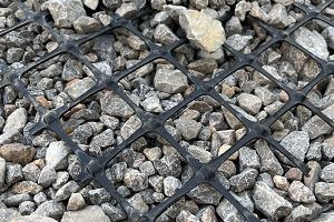 Polüester Geogrid lahendab mägipiirkondades teepragude probleemi